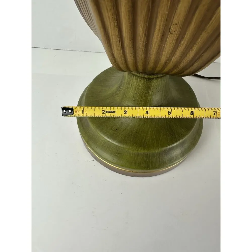 Lovely Mid Century Royal Haeger Table Lamp Orig. Finial & Gold Label Green VTG